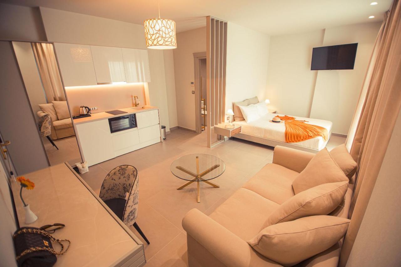 Io Luxury Pool & Hot Tub Suites Preveza Exteriör bild
