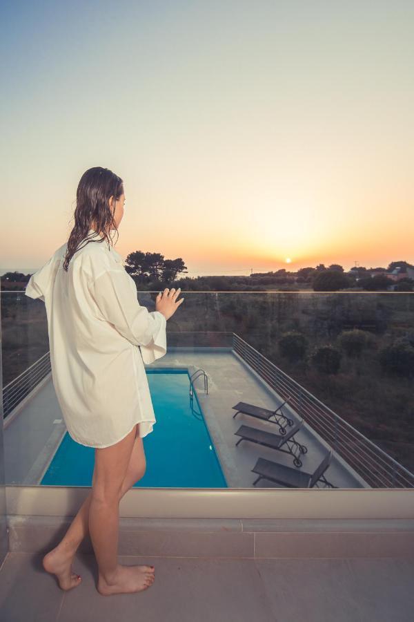 Io Luxury Pool & Hot Tub Suites Preveza Exteriör bild