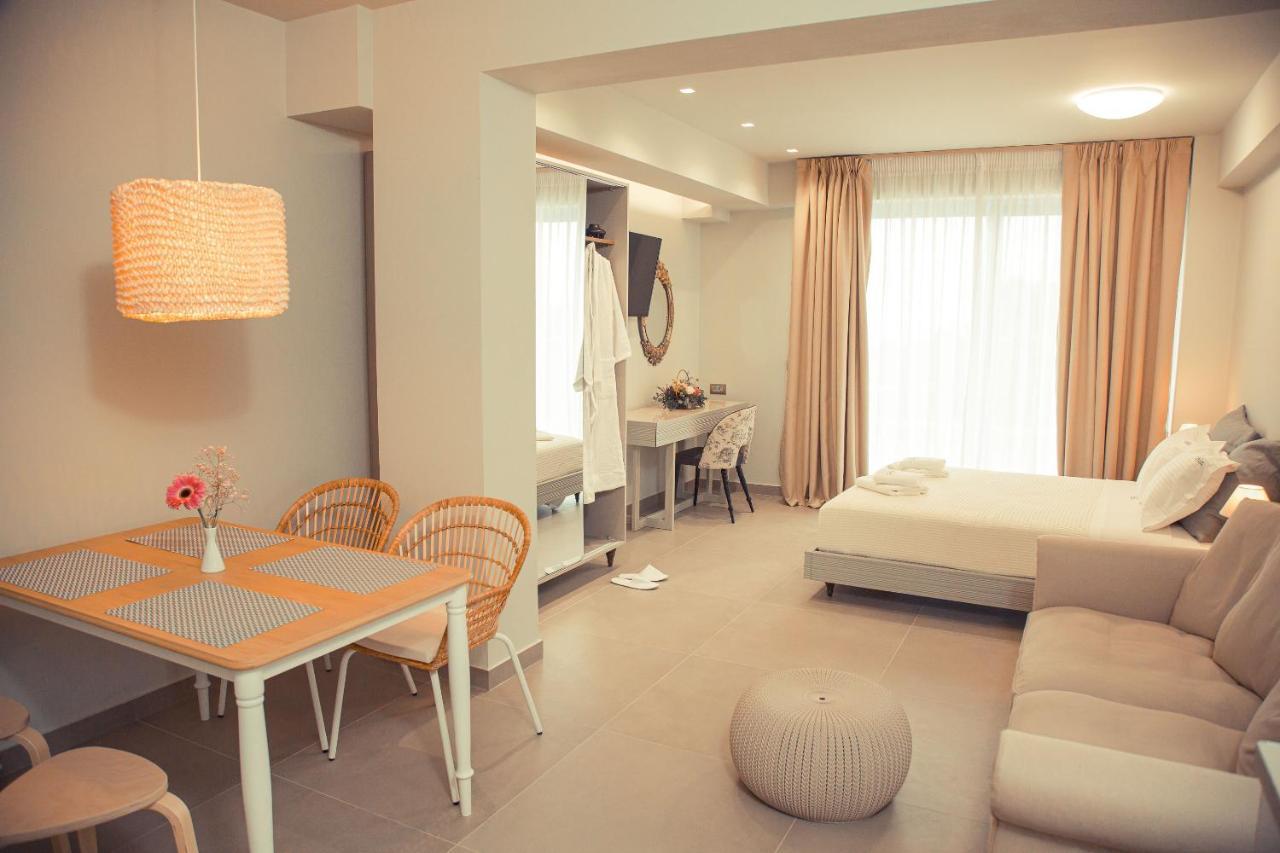 Io Luxury Pool & Hot Tub Suites Preveza Exteriör bild