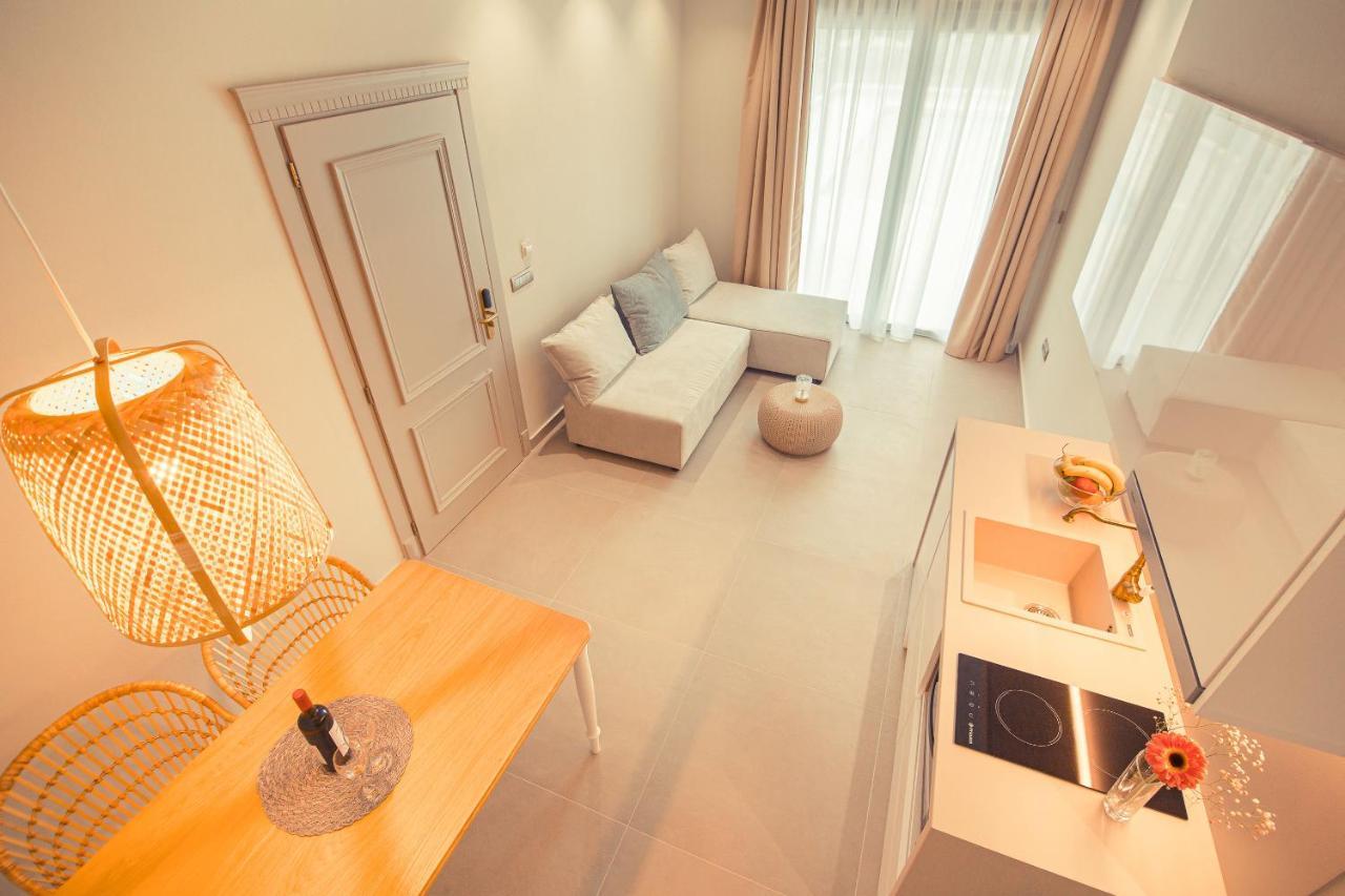 Io Luxury Pool & Hot Tub Suites Preveza Exteriör bild