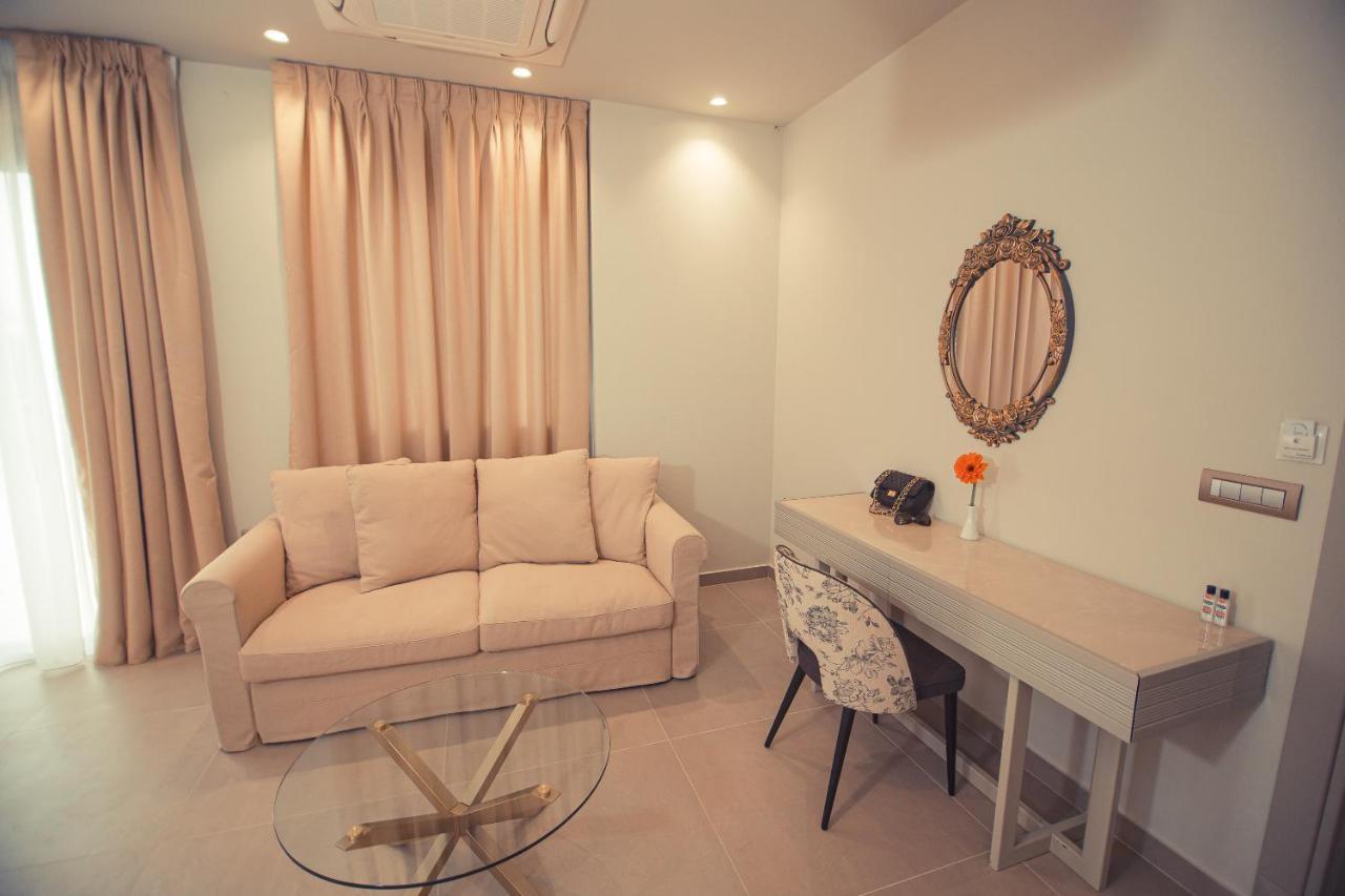 Io Luxury Pool & Hot Tub Suites Preveza Exteriör bild