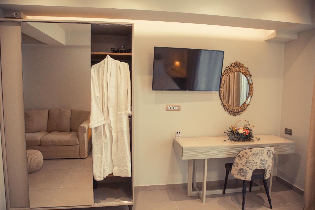 Io Luxury Pool & Hot Tub Suites Preveza Exteriör bild