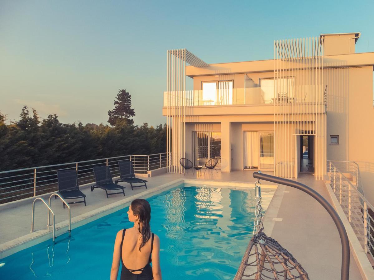Io Luxury Pool & Hot Tub Suites Preveza Exteriör bild