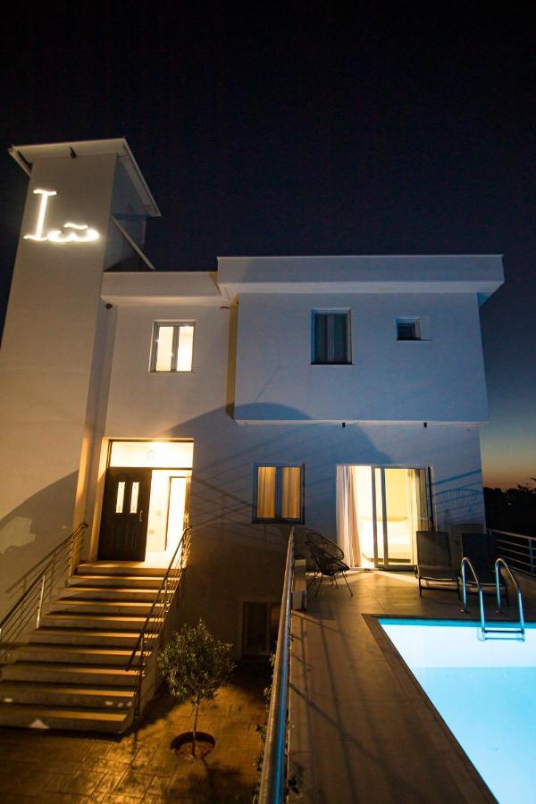 Io Luxury Pool & Hot Tub Suites Preveza Exteriör bild